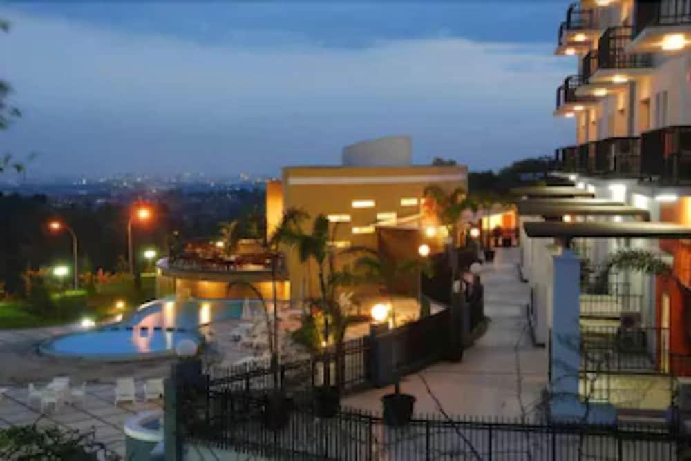 Marbella Suites Bandung Cimenyan Екстер'єр фото